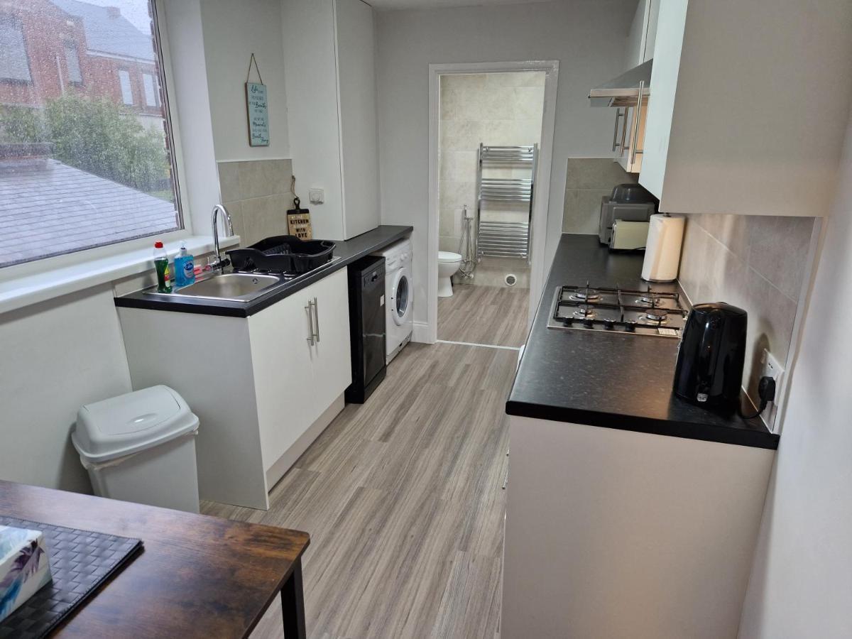 Birtley'S Diamond 3 Bed Apt, Sleeps 6 Guests Birtley  ภายนอก รูปภาพ
