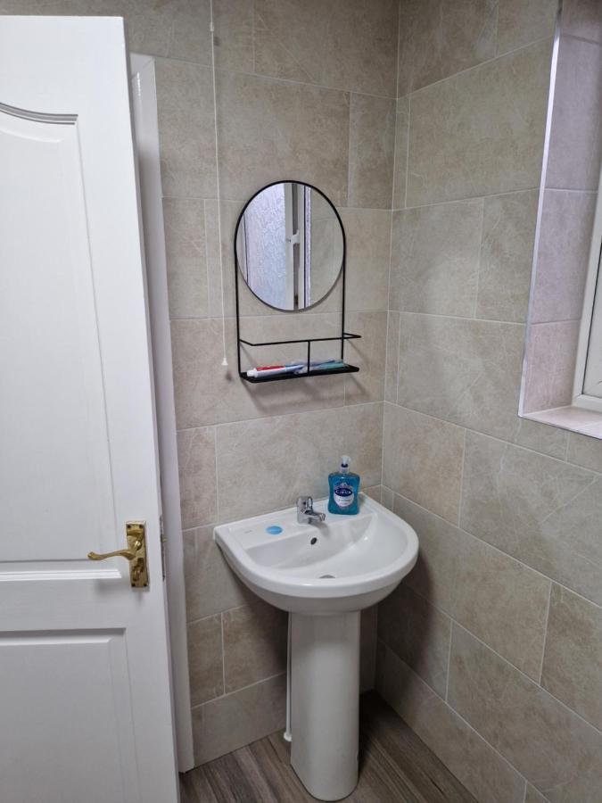 Birtley'S Diamond 3 Bed Apt, Sleeps 6 Guests Birtley  ภายนอก รูปภาพ